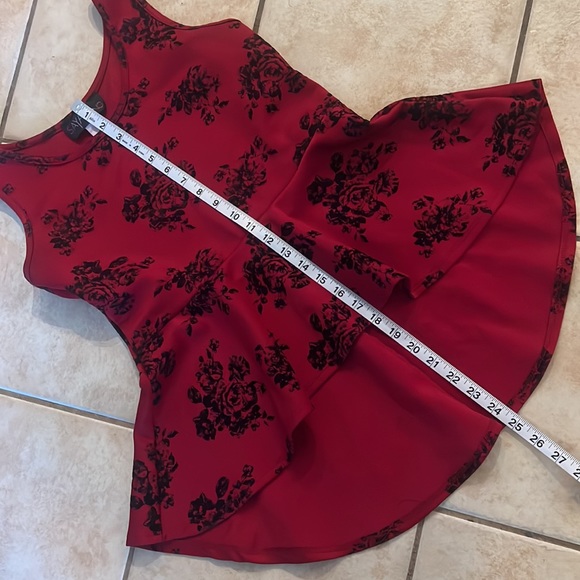 Deep Red Peplum High Low Say Anything tank top w/ Black Floral Flocking sz M - Picture 6 of 8